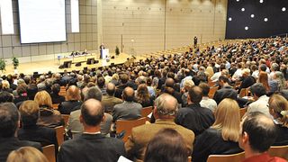 Gut besuchte Informationsveranstaltungen des VCI zu Reach und GHS zeugen von der anhaltenden Aktualität der Thematik. Hier informierte der VCI rund 1000 Firmenvertreter über die neuesten Entwicklungen rund um das europäische Chemikalienrecht. (VCI)