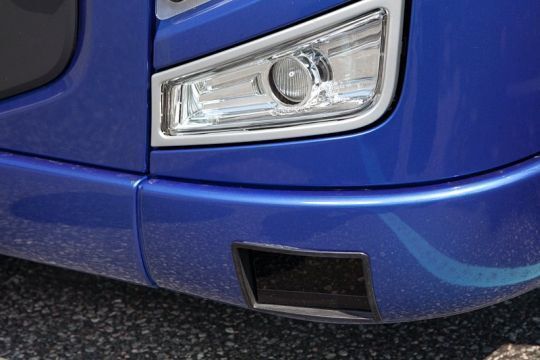 Radsensoren, Lasder-Scanner und eine Außenkamera versorgen das Steuergerät mit den nötigen Informationen. (Volvo Trucks)