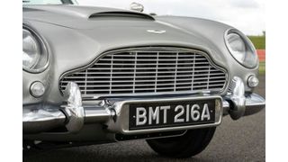 ... vorne und hinten (Dreifachschilder). (Bild: Max Earey)