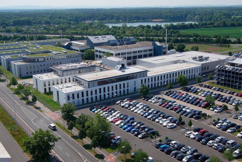 Am Sitz der Division E-Mobility in Schweinfurt ist ein neues Gebäude für die Verwaltung, die Entwicklung und den Vertrieb entstanden. Es bietet Platz für 520 Mitarbeiter. (ZF Friedrichshafen)