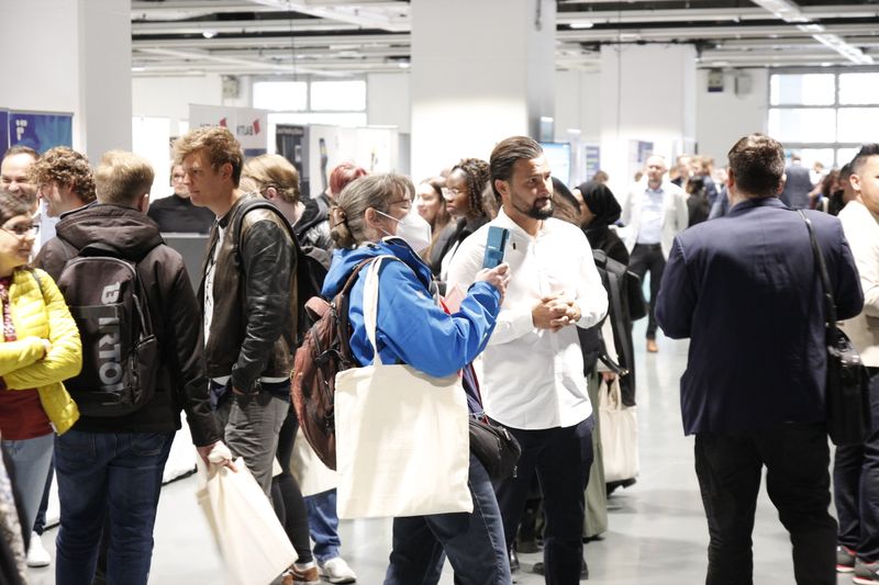 Die über 100 Firmen bei der LAB-SUPPLY Wien sorgten dafür, dass sich die Halle schnell füllte.   Mehr Infos zu den kommenden LAB-SUPPLY-Messen finden Sie auf www.lab-supply.info.  (LABORPRAXIS, C. Lüttmann)