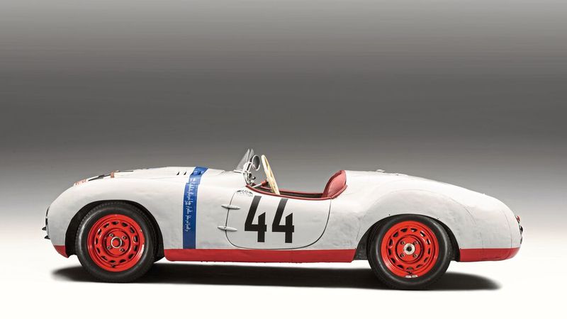 Der Sport besaß einen vorn und hinten gegabelten Skelettrahmen, der aus geschweißten Stahl-U-Profilen gefertigt war, außerdem ein sogenanntes Zentralrohr.  (Bild: Škoda)