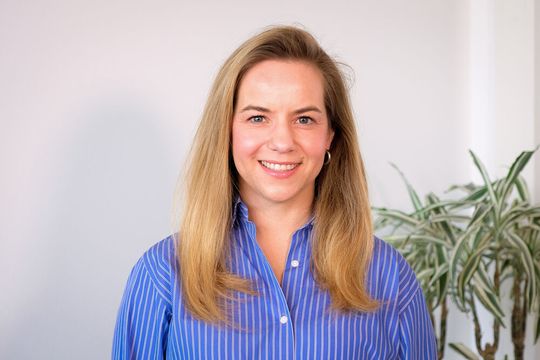 Kira Peek ist Rechtsanwältin und Senior Referentin bei der Beschwerdestelle für Jugendmedienschutz beim Eco Verband der Internetwirtschaft.(Bild:  Eco - Verband der Internetwirtschaft e.V.)