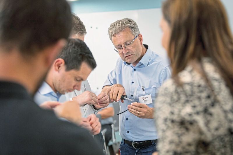 Bild 4: Im SPE-Workshop wurden mögliche Einsatzgebiete und Potentiale für kompakte SPE-Verkabelungen aufgezeigt. (Bild: Elektronikpraxis)