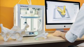 Mit dem 3D-Drucker von Ultimaker können patientenspezifische Modelle und Formen sowie Implantate und Prothesen gedruckt werden. (Bild: Ultimaker)