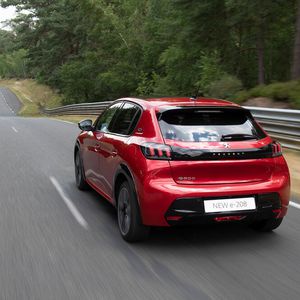 (Peugeot)