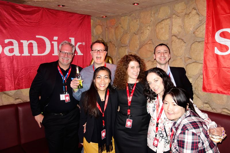 Das Western Digital Team ist in bester CeBIT-Party-Laune. (Bild: IT-BUSINESS)