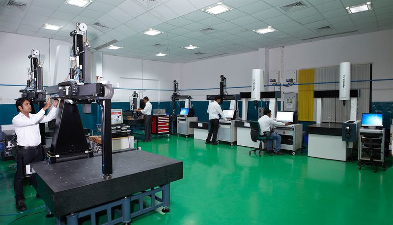 该公司工厂的精密机械加工和磨削设备。 (Accurate Gauging & Instruments Pvt Ltd)