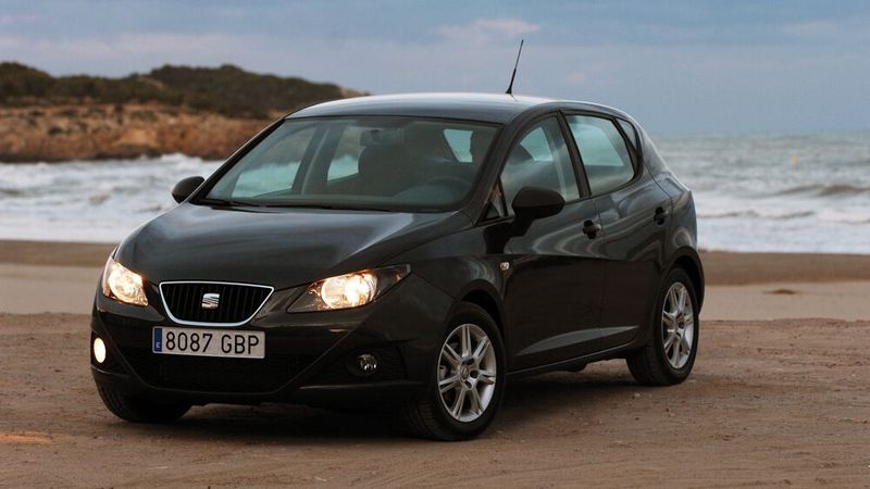 Die vierte Generation des Ibiza baute Seat von 2008 bis 2017. Sie basiert wie der Plattform des VW Polo V. Es gab ihn als Drei- und als Fünftürer, sowie ab 2010 auch als Kombivariante mit dem Namen Ibiza ST. ( SLX)