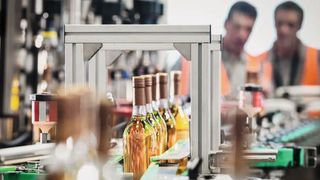 Sicherheitsrelais im Zeitalter von Industrie 4.0: Gängige Sicherheitsrelais beschränken ihre Kommunikation auf die schlichte Auskunft „Sicherheitsfunktion An“, „Sicherheitsfunktion Aus“. Schneider Electric hat die klassischen Sicherheitsrelais in die Gegenwart überführt.  (Bild: Schneider Electric)