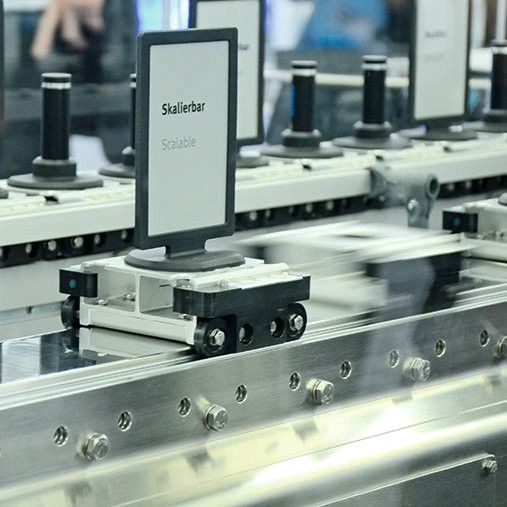 Die Transportwagen im Multi-Carrier-System können über Linearmotoren flexibel bewegt werden.(Bild:  Michel)