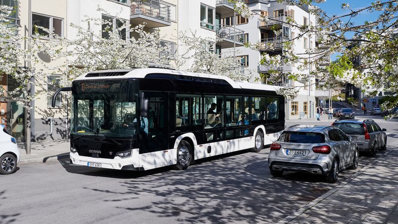 Elektrobusse wie der Scania Citywide LF werden für den Einsatz in den Städten zunehmend beliebter.