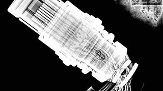 Die Gefahr eines Leiter­bruches durch Biegung ist bei Litzenleitungen wesentlich geringer als bei Massivdraht­leitern mit  gleichem Querschnitt. (Fischer Connectors)