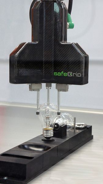 Bild 2: Modulares Zwei- bis Sechs-Finger-Greifsystem mit Kraftsteuerung. (Bild: IBG)