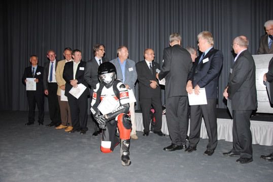 Jetzt kann‘s losgehen: Die Kollegen aus den Landesverbänden legten für eine Motorradkombi zusammen. (Archiv: Vogel Business Media)