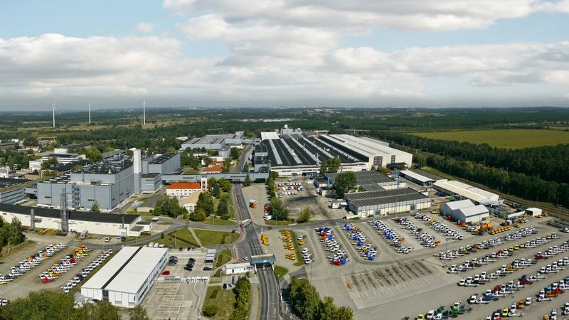 Im Mercedes-Werk Ludwigsfelde stehen ab 2030 offenbar etliche Jobs auf dem Spiel.(Bild:  Mercedes-Benz)