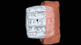 Verborgene Keilschrift im Inneren eines antiken Tonumschlags werden mithilfe eines mobilen Computertomographen sichtbar. (Bild: Universität Hamburg)