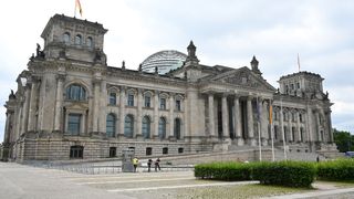 Ein Bündnis aus führenden Wirtschaftsverbänden und der Fraunhofer-Gesellschaft hat gemeinsam zehn zentrale Forderungen an die Politik veröffentlicht, welche die drängendsten Herausforderungen des Innovationsstandorts Deutschland adressieren. (Bild: © Deutscher Bundestag / Achim Melde)