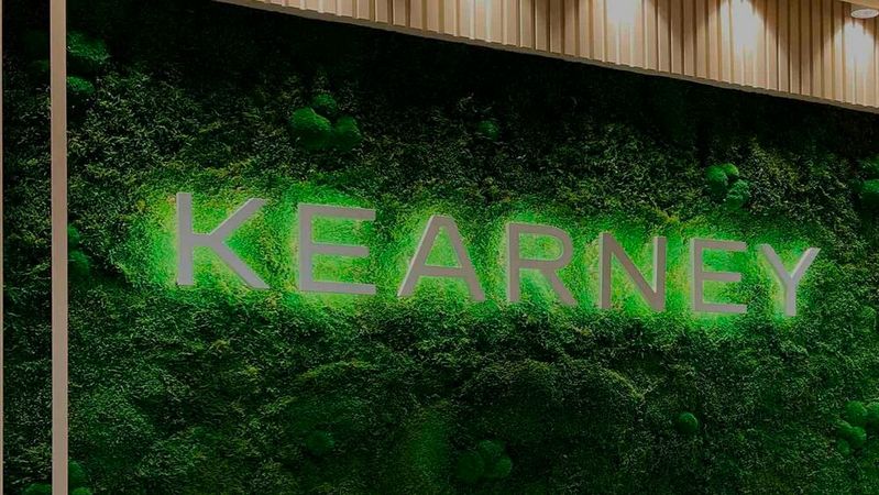 Die Zahl ist so groß, dass sie fast abstrakt wirkt: 174 Milliarden Euro. Doch genau diese Summe fehlt Europa laut Kearney, um seine eigenen Digitalziele zu erreichen. Der eigentliche Befund der Studie liegt jedoch tiefer und ist politisch unbequemer.(Bild:  Kearney)