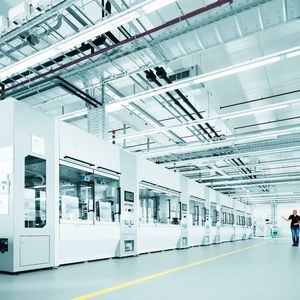 Vollautomatische modulare Anlagen montieren die Ventile der VUVG-Reihe in verschiedensten Varianten mit hoher Taktzahl.