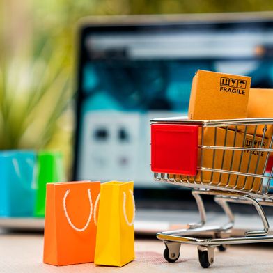 Berechtigungen in Online-Shops wachsen oft unbemerkt mit jeder neuen Aufgabe. Wer nur einzelne Rollen prüft statt des gesamten Zugriffs, übersieht genau die Kombination, die zum Sicherheitsrisiko wird. (Bild: © Mymemo - stock.adobe.com)