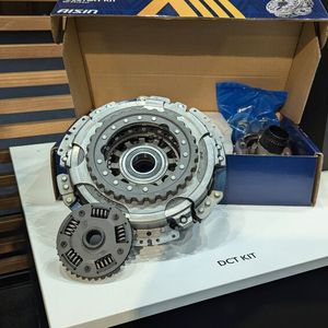 Reparaturkits für Getriebe liegen im Trend – auch Aisin stellte auf der Automechanika ein solches Ersatzteilpaket vor. (Bild:  Rosenow – VCG)