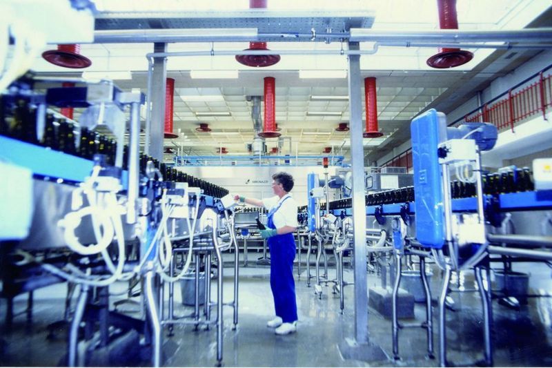 Information on the status of bottling lines is available to the MES in real time, thanks to Simatic IT’s ability to interface with a wide range of control and SCADA systems. (Archiv: Vogel Business Media)