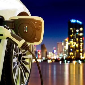 Artikel für fast alle Elektro- und Hybridfahrzeuge(Bild:  Hella Pagid – Shutterstock)