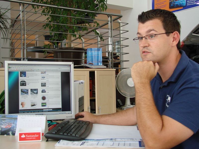 Der Internetverantwortliche Glenn Wolters leistet ganze Arbeit beim Onlinegeschäft. (Archiv: Vogel Business Media)