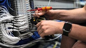 In der Schaltschrankmontage werden die einzelnen Komponenten sorgfältig und präzise verdrahtet. (Bild: Lapp)
