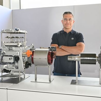 Auch künftig setzt ZF (im Bild CEO Mathias Miedreich) auf eigene Entwicklung und Produktion des E-Antriebsstrangs – samt Inverter und E-Motor. (Bild: ZF Group)