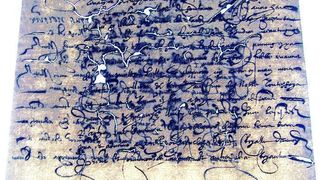 1 Tintenfraß am Beispiel eines Originalschriftstückes aus dem 18. Jahrhundert. (Bilder: SI Analytics) (Archiv: Vogel Business Media)