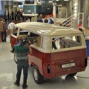 Eröffnete mit viel Tamtam: die „Bulli-Werkstatt“ von Volkswagen Nutzfahrzeuge. Eröffnete mit viel Tamtam: die „Bulli-Werkstatt“ von Volkswagen Nutzfahrzeuge.