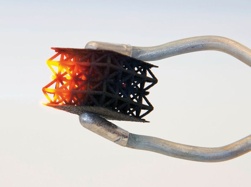 Komplexe Keramikstruktur, hergestellt nach dem neuen 3D-Pulverdruck-Verfahren der BAM. Sie weist eine höhere Stabilität auf als mit vergleichbaren additiven Methoden hergestellte Strukturen. (Bundesanstalt für Materialforschung und -prüfung (BAM))