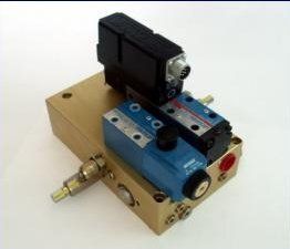 6 Der Steuerblock des Kreislaufs in Bild 5. Oben sind das Magnetventil und das Proportionalventil abgebildet. (Archiv: Vogel Business Media)