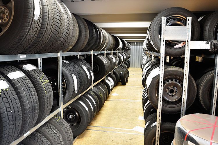 Zum Angebot des Autohauses gehört auch ein Reifeneinlager-Service. (Schreiner / »kfz-betrieb«)