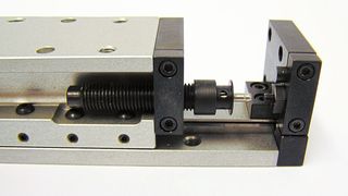 Kleinstoßdämpfer von ACE sind leicht in Linearmodule zu integrieren und überzeugen Konstrukteure durch Kompaktheit, hohe Qualität, Präzision, Leistungsstärke, Verfügbarkeit und 24-Stunden-Service. (ACE)