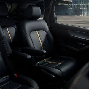 Für die zweite Reihe gibt es optional sogenannte Captain-Sitze.(Bild:  Mazda)