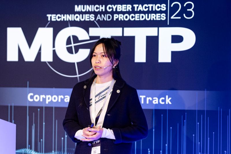 Schlauer als der Cyberkriminelle zu sein, das ist die Prämisse! Wie das FBI dabei vorgeht, davon berichtete Anh Tran, Senior Data Scientist. (Bild: Vogel IT-Akademie)