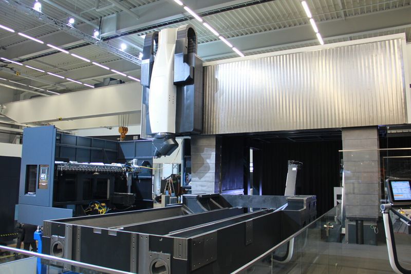 Großmaschine in der XXL-Arena. (Bild: Kroh)