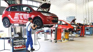 Verliert eine Werkstatt den Servicevertrag einer Marke, kann sie  trotzdem wirtschaftlich sinnvoll ihr Geschäft betreiben, urteilen die Richter des Kölner Landgerichts. (Bild: ©industrieblick - stock.adobe.com)