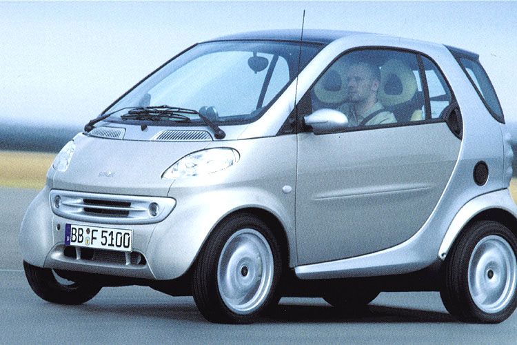2001: Das Smart City Coupé HyPer ist das kleinste Daimler-Hybrid-Konzeptfahrzeug. Der Prototyp besitzt einen Elektromotor und ein Dreizylinder-Dieseltriebwerk. (Foto: Daimler)