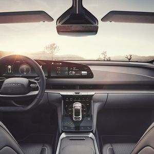 Das Auto wirkt innen extrem luftig.(Lucid)