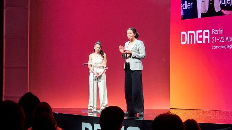 Auf der Pro-Seite: Gematik-Geschäftsführerin Brenya Adjei erkennt in der Digitalisierung Chancen für mehr Geschlechtergerechtigkeit in der Medizin. (Bild: @ Serina Sonsalla)