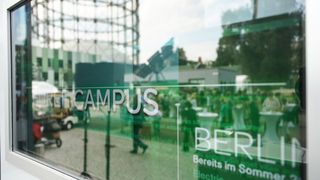 Das Unternehmen entschied sich für den EUREF-Campus als Standort, ein Vorteil ist die Nähe zur TU Campus EUREF. (Schneider Electric)