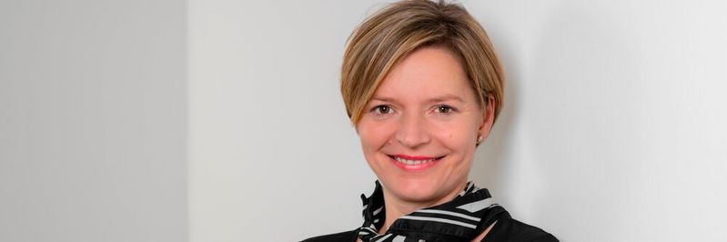 Ramona Kaden, Geschäftsführerin und Vorstand des BVIK. "Das derzeitige Geschehen ist wahrscheinlich der letzte, entscheidende Ruck nach vorn für die Digitalisierung im B2B-Marketing. Digitale Kommunikations- und Vertriebswege zu installieren verursacht jedoch hohe Kosten – jetzt Marketing-Budgets zu kürzen, wäre daher die denkbar schlechteste Maßnahme.“(Bild:  Fotohaus Kerstin Sänger)