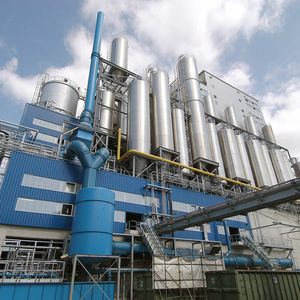 In 2004, BASF began operating its new world-scale plant for the plastic ABS at its Antwerp production site. The plant has an annual capacity of 200,000 metric tons.