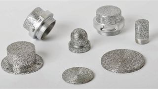 Gesintert? Geschäumt? Oder gar 3D-gerduckt? Nein! Das sind Aluminiumteile aus offenporigem Aluminumguss von der Automoteam GmbH. Das war der Leichtbau-BW den Thinking Januar 2022 wert. Hier erfahren Sie, warum. (Bild: Automoteam)