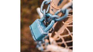 Selbst das stärkste 'Schloss', zum Beispiel eine Firewall, schützt Ihr Unternehmen nicht unbedingt vor Cyberangriffen. Die zunehmende Vernetzung macht es nötig, auch Faktoren wie das Verhalten der Mitarbeiter aktiv zu gestalten. (Bild: gemeinfrei // Pexels)