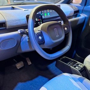 Das Interieur des Beastie entspricht dem eines „richtigen“ Autos und wirkt grundsolide.(Bild:  Rudolf Huber/SP-X)